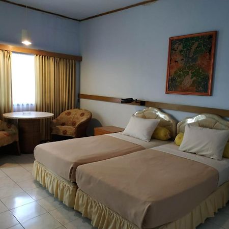 Hotel Menara Malang Buitenkant foto