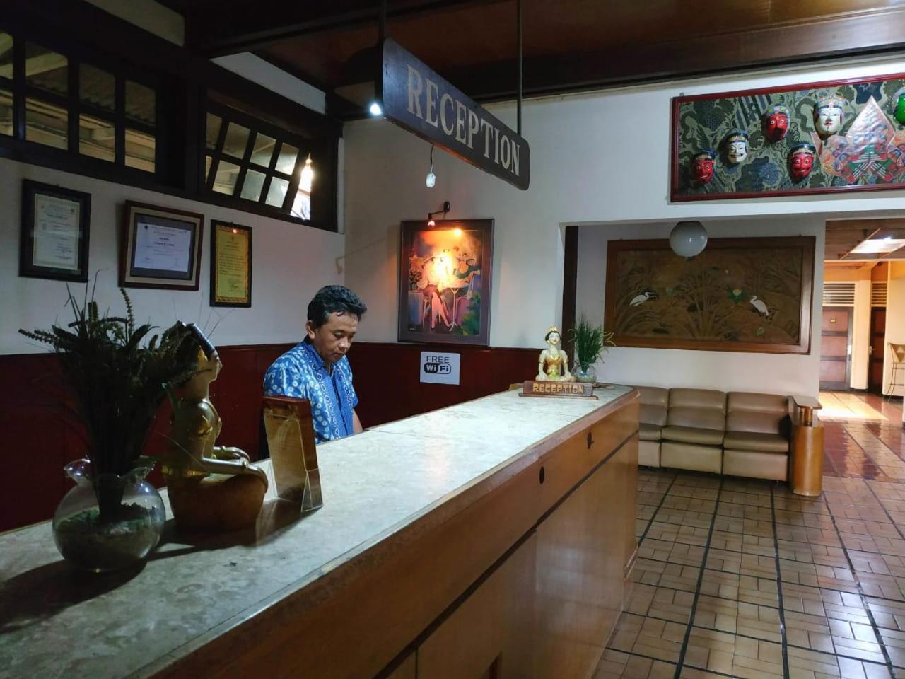 Hotel Menara Malang Buitenkant foto